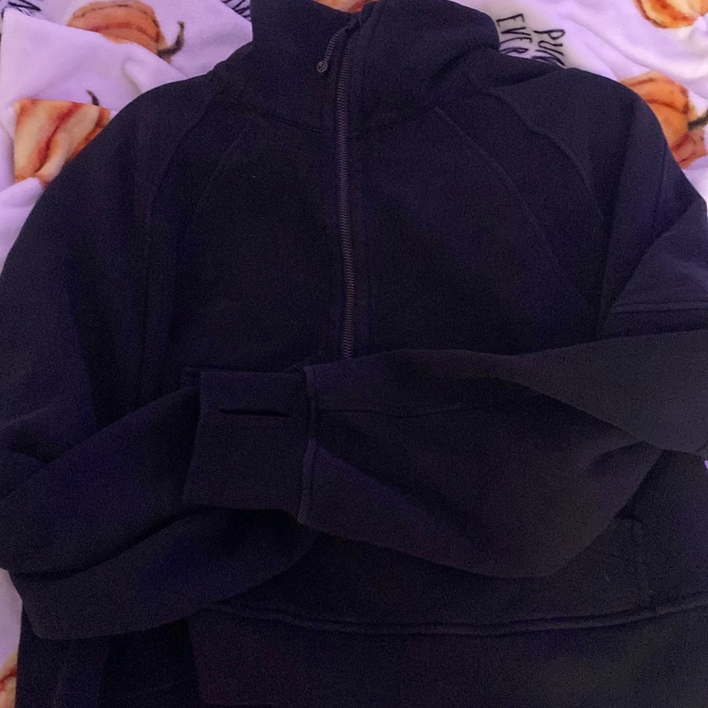 Black lululemon scuba